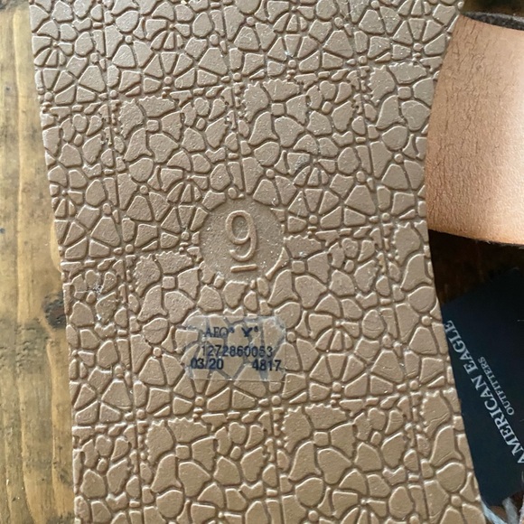 New with tags size 9 - Picture 3 of 4